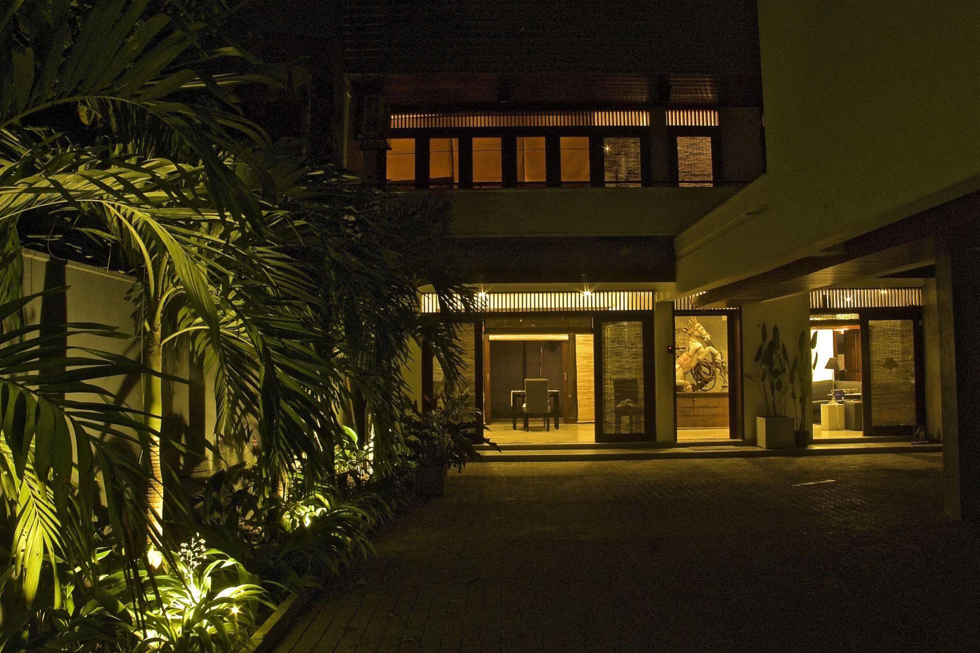 Nivasa Hotel Kolombo Bagian luar foto