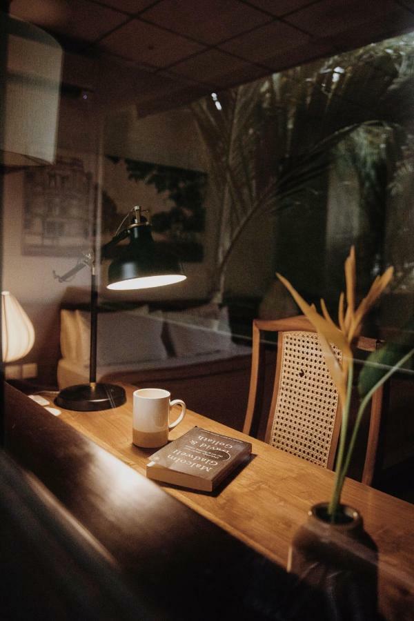 Nivasa Hotel Kolombo Bagian luar foto