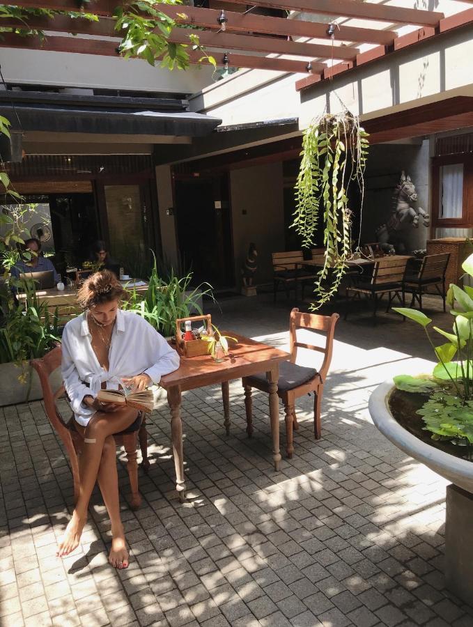 Nivasa Hotel Kolombo Bagian luar foto