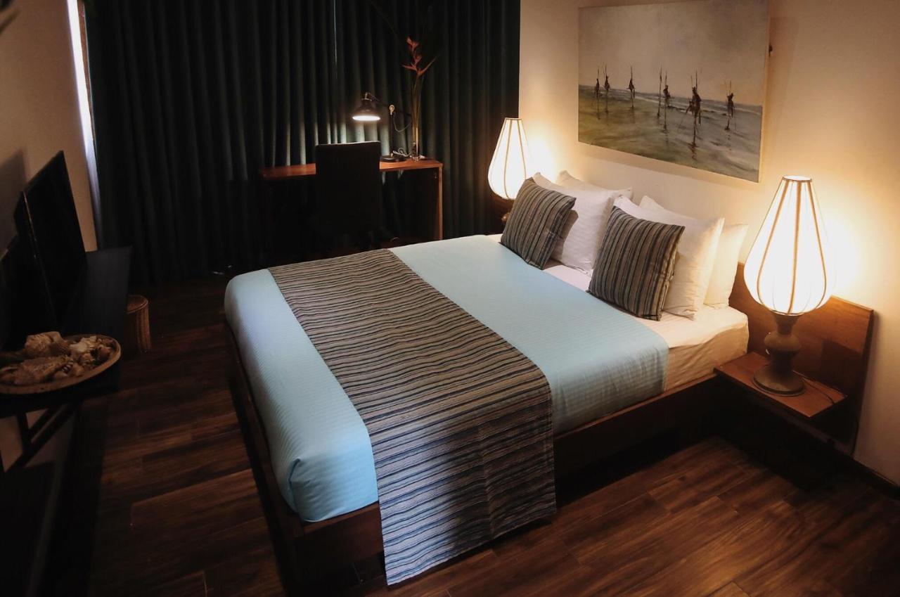Nivasa Hotel Kolombo Bagian luar foto