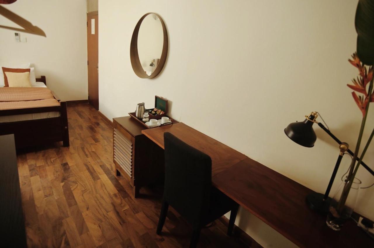 Nivasa Hotel Kolombo Bagian luar foto